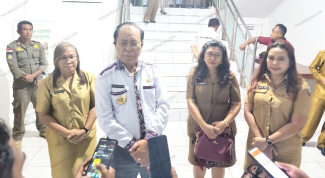 Bupati Malaka dr. Stefanus Bria Seran didampingi Kabid Kesmas Dinkes Provinsi NTT Damiana Veronika Djahari, PLT Kepala Dinas Kesehatan Kabupaten Malaka Paskalia Frida Fahik dan Direktur RSUPP Betun Oktelin Kurniawati Kaswadie saat konfrensi pers, Selasa 28/4/2026/dok istimewa/TIMORNESIA 
