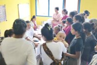 Masyarakat mengikuti cek kesehatan gratis pada kegiatan Bakti Sosial yang digelar RSUPP Betun, Dinas Kesehatan, Puskesmas Weliman dan Puskesmas Fahiluka di desa Forekmodok/dok istimewa/Timornesia