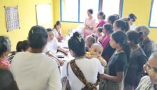 Masyarakat mengikuti cek kesehatan gratis pada kegiatan Bakti Sosial yang digelar RSUPP Betun, Dinas Kesehatan, Puskesmas Weliman dan Puskesmas Fahiluka di desa Forekmodok/dok istimewa/Timornesia