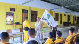 Ketua PSSI Kabupaten Malaka Adrianus Bria Seran melepas tim PS Malaka U-12 untuk Piala Presiden 2026/dok istimewa/Dispora Malaka/Timornesia 