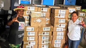 TBM Lurumutin terima bantuan buku dari Pondok Baca Kampung Kabor/dok foto PB/Timornesia 