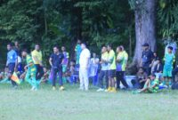 Direktur Olahraga PS Malaka Dion Bria Seran saat menyaksikan laga uji tanding antara SSB PS Malaka All Star melawan Imaculata Fc di lapangan Siminari Lalian/dok istimewa/NN/Timornesia 