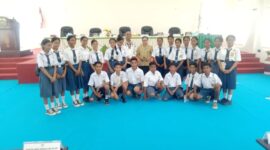 Pengurus OSIS SMPK Sulama Kada foto bersama di ruang sidang DPRD Kabupaten Malaka/dok istimewa/ML/Timornesia 