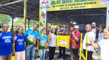 Penyerahan 20 unit tong sampah dari Komunitas ME Distrik 18 Keuskupan Atambua kepada Pemerintah Kabupaten Malaka/dok foto istimewa/Timornesia 