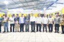 Foto bersama Bupati Malaka, Wakil Bupati Malaka, Ketua DPRD, Wakil Ketua DPRD bersama para Pastor Paroki usai menerima mobil dari Pemerintah Kabupaten Malaka/dok foto/istimewa/Timornesia 