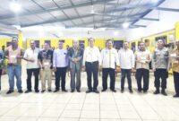 Foto bersama Bupati Malaka, Wakil Bupati Malaka, Ketua DPRD, Wakil Ketua DPRD bersama para Pastor Paroki usai menerima mobil dari Pemerintah Kabupaten Malaka/dok foto/istimewa/Timornesia 