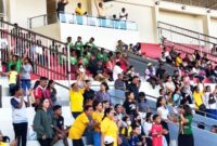 Orang tua pemain yang hadir di stadion Oepoi saat laga PS Malaka U-13 dan U-15 bertanding di Piala Soeratin tahun 2026/dok istimewa/Timornesia