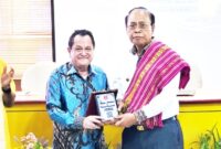 Bupati Malaka Stefanus Bria Seran dan Rektor Universitas Citra Bangsa Frans Salesman/dok istimewa/Timornesia