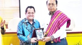 Bupati Malaka Stefanus Bria Seran dan Rektor Universitas Citra Bangsa Frans Salesman/dok istimewa/Timornesia 