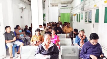 Masyarakat yang sedang melakukan pengobatan di RSUPP Betun, dok foto pribadi/Timornesia 