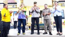 Ket foto : Kapolres Malaka AKBP Riki Ganjar Gumilar, Ketua PSSI Kabupaten Malaka yang juga Ketua DPRD Kabupaten Malaka sekaligus Ketua SSB Kabupaten Malaka Adrianus Bria Seran, Wakil Ketua II DPRD Kabupaten Malaka Lambertus Bria, Asisten I Setda Malaka Rosalia Yeani Kalo serta PLT Kadispora Malaka Ade Sian Maikameng/dok istimewa/Timornesia 