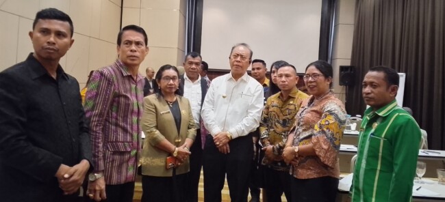 Beberapa anggota DPRD Kabupaten Malaka foto bersama Bupati Malaka disela kegiatan Bimtek di Jakarta/dok istimewa/Bolan/Timornesia 
