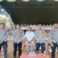Ketua Panitia Pelaksana Sulama Cup II pose bersama personil dari Polres Malaka di lapangan Sulama Kada/dok pribadi/Timornesia 