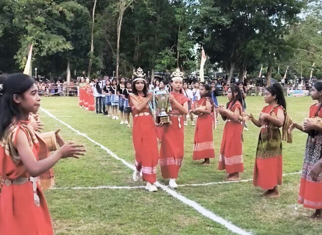 Perarakan Piala Sulama Cup II diiringi marching band dan tarian Likurai/dok istimewa/Timornesia 