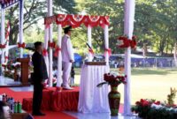 Bupati Malaka Stefanus Bria Seran bertindak sebagai Inspektur upacara saat pengibaran Bendera Merah Putih/dok istimewa/Yerry Diskominfo/Timornesia