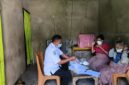 Petugas dari Puskesmas Biudukfoho antar langsung obat TBC ke rumah pasien/istimewa/Timornesia 
