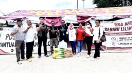 Komunitas Literasi Kopi Malaka serahkan bantuan untuk korban gempa Flores kepada PMI Kabupaten Malaka/ist/Timornesia 