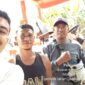 Petani Wemeda, Nikodemus Tadas bersama para pengawas di lahan pertanian miliknya/ist/Timornesia 