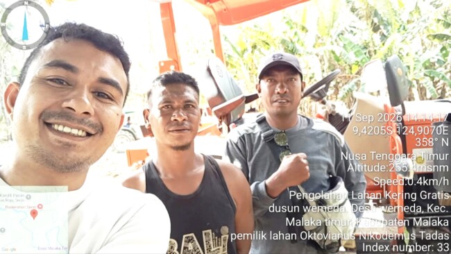 Petani Wemeda, Nikodemus Tadas bersama para pengawas di lahan pertanian miliknya/ist/Timornesia 