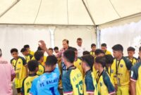 Bupati Malaka beri semangat Anak-anak PS Malaka U-13 sebelum pertandingan perdana melawan GASPA 1958 asal Provinsi Sulawesi Selatan di Lapangan Gelora Putra Lakarsantri, Kota Surabaya/ist/Timornesia