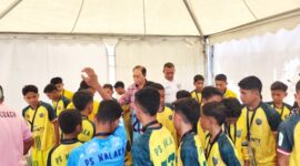 Bupati Malaka beri semangat Anak-anak PS Malaka U-13 sebelum pertandingan perdana melawan GASPA 1958 asal Provinsi Sulawesi Selatan di Lapangan Gelora Putra Lakarsantri, Kota Surabaya/ist/Timornesia 