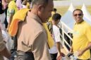 Orang tua pemain PS Malaka U-13 pungut sampah di tribun Gelora Putra Lakarsantri usai menyaksikan pertandingan PS Malaka U-13, Provinsi NTT melawan GASPA 1958, Provinsi Sulawesi Selatan/ist/Timornesia 