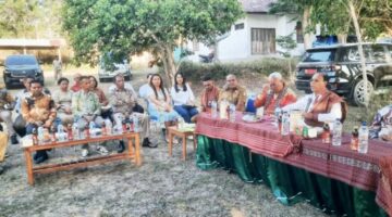 Bupati Malaka, dr. Stefanus Bria Seran, MPH (SBS), menggelar rapat bersama camat, kepala desa, dan Ketua Badan Permusyawaratan Desa (BPD) se-Kecamatan Laenmanen, Selasa 20/10/2026/ist/Timornesia