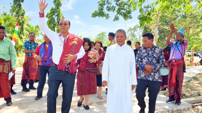 Bupati Malaka dr. Stefanus Bria Seran (SBS) menghadiri acara pentahbisan gereja Santa Sisilia Kotafoun/ist/Ba/Timornesia 